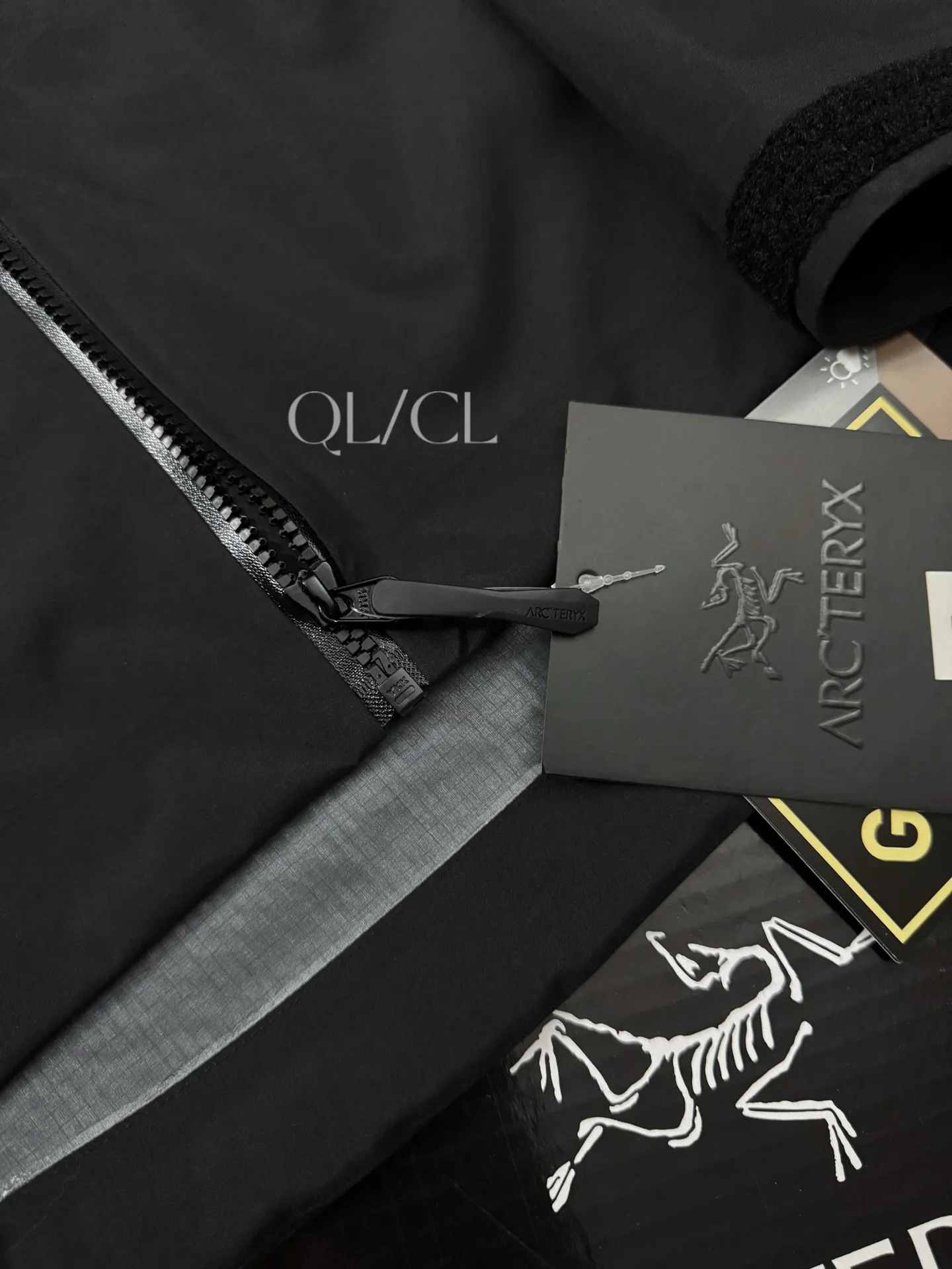 K 66 Quality ARC'TERYX ALPHA SV 8 Breathable Sv ， ， ， ： N X GORE-TEX® Alpha SV Wear-Resistant Wear-Resistant : ykk logo TPU 100 1.1 Water Tight™ : 70 : logo， Velcro® ， ， ， Hem Lock ： Size：XS-XXL ：116 120 124 128 132 136 ：48 49 50 51 52 53 ：62 63 64 67 68 ：70.5 72.5 74.5 76.5 77.5 78.5